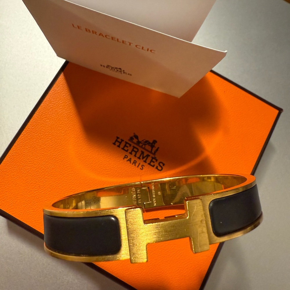 Hermes Clic HH Bracelet gently used with box and booklet size T5